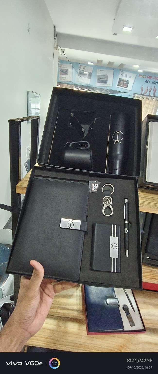 Executive Diary, Pen & Keychain Gift Set